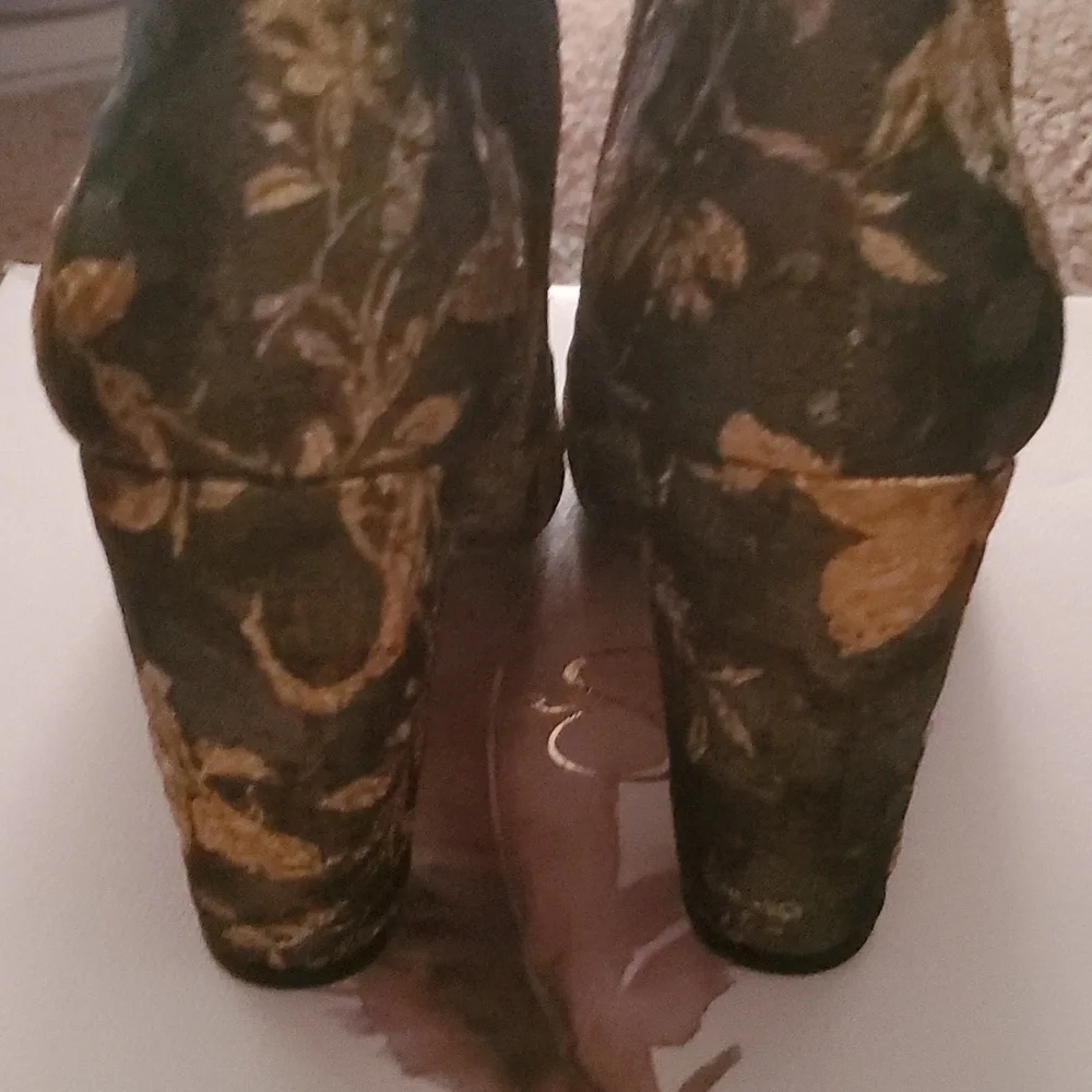 Jessica Simpson Booties - Picture 4 of 4